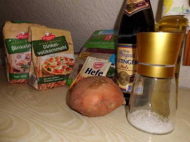 Rezept: Brot/Brötchen: Dinkelbrot mit Malzbier, Schinkenspeck und Süßkartoffel Bild Nr. 2 Brot/Brötchen: Dinkelbrot mit Malzbier, Schinkenspeck und Süßkartoffel - Rezept - Bild Nr. 2