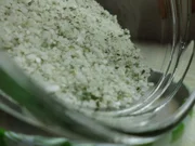 Gewürzmittel; Aromasalz: Kräutersalz "Green Trio" - Rezept