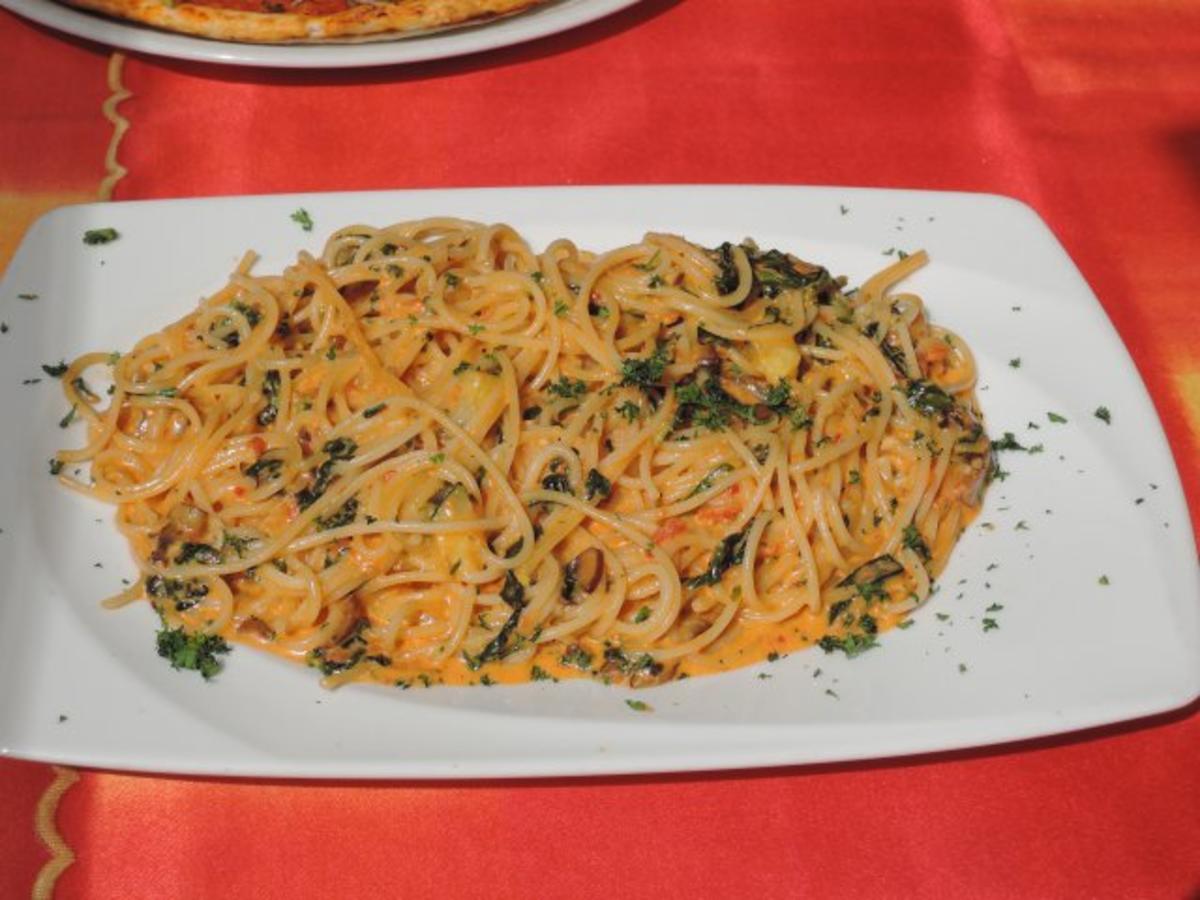 Vegan: Reisspaghetti mit Tomaten - Sahne - Soße - Rezept