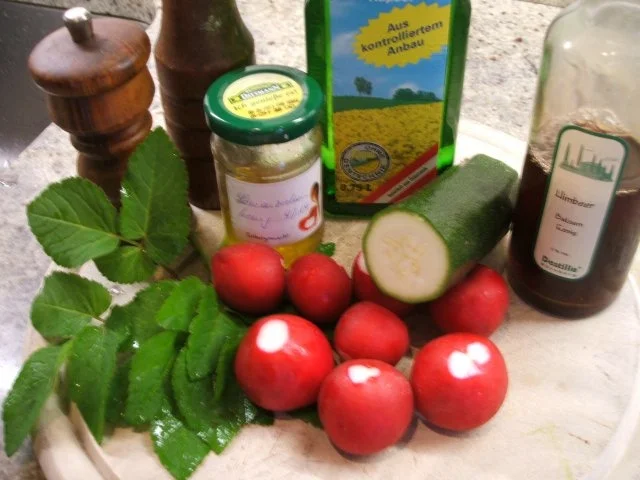 Rezept: Salate: Radieschen-Zucchini-Salat Bild Nr. 2 Salate: Radieschen-Zucchini-Salat - Rezept - Bild Nr. 2