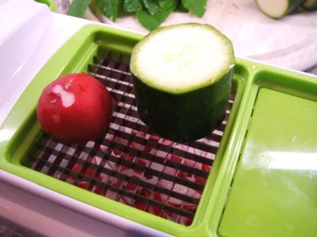 Rezept: Salate: Radieschen-Zucchini-Salat Bild Nr. 3 Salate: Radieschen-Zucchini-Salat - Rezept - Bild Nr. 3