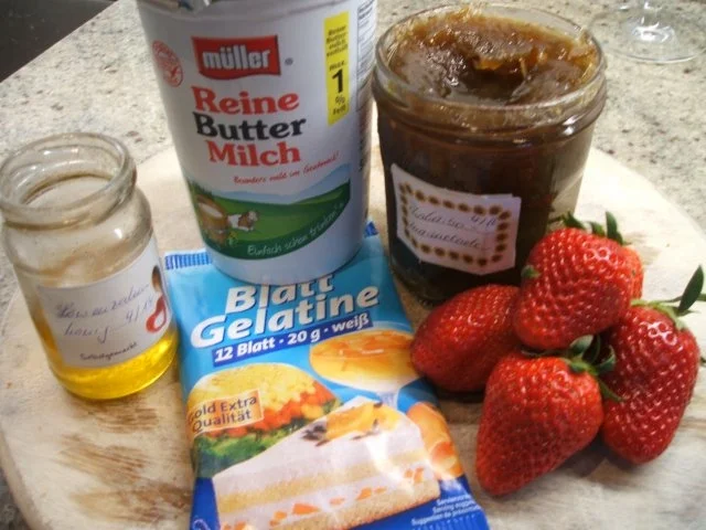 Dessert: Rhabarber-Buttermilch mit Erdbeeren - Rezept - Bild Nr. 2