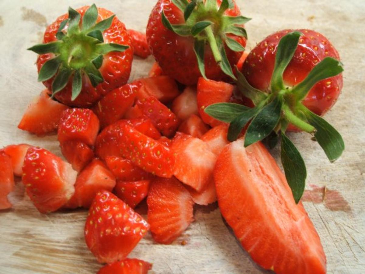 Dessert: Rhabarber-Buttermilch mit Erdbeeren - Rezept - Bild Nr. 6
