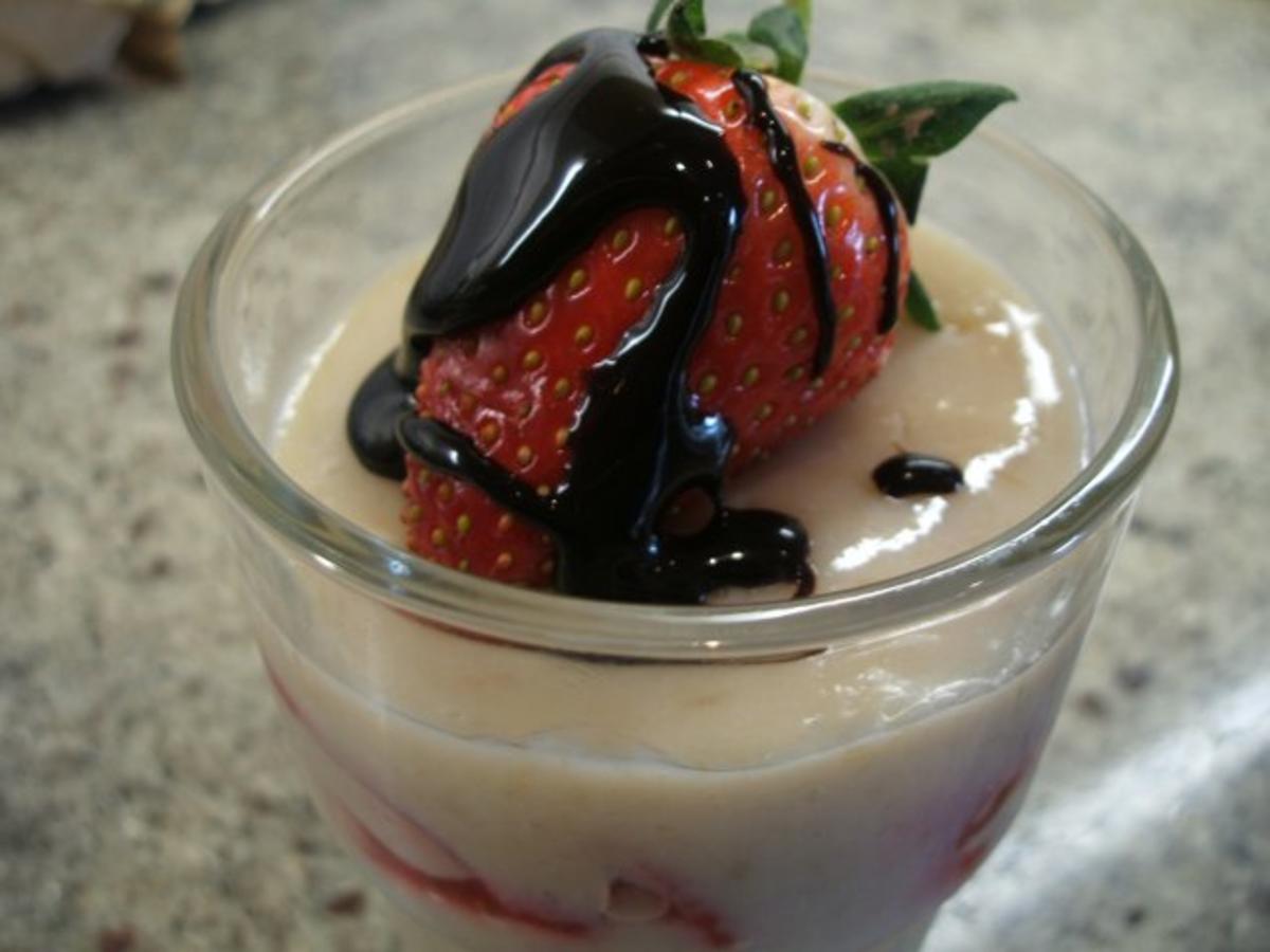Dessert: Rhabarber-Buttermilch mit Erdbeeren - Rezept - Bild Nr. 8