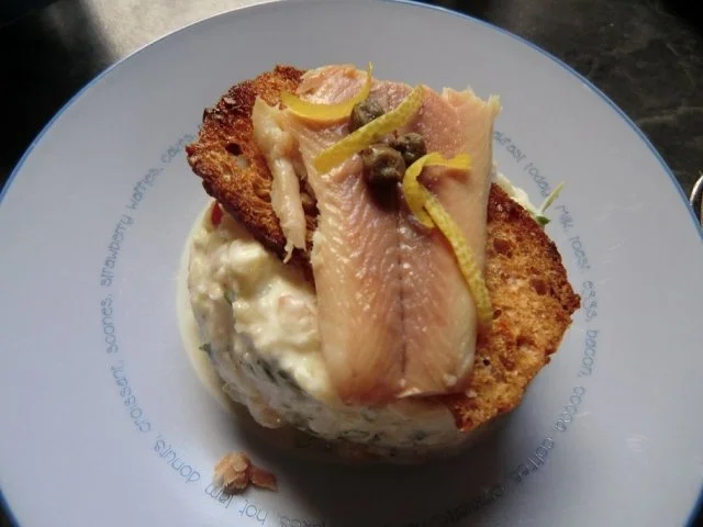 Rezept: Apfel- Kresse- Salat mit Brotchip und Forelle Apfel- Kresse- Salat mit Brotchip und Forelle - Rezept