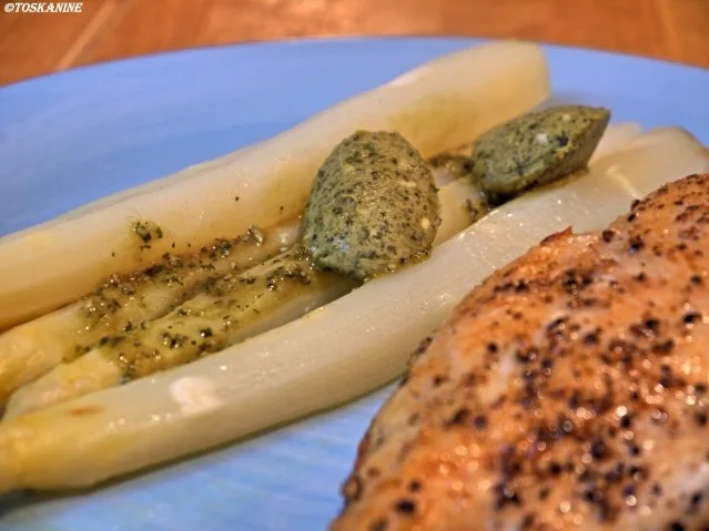 Ofenspargel mit Kürbiskernbutter - Rezept