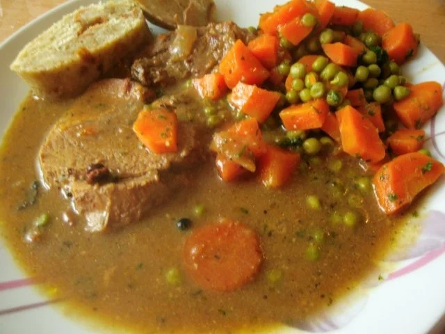 Schweinebraten in Buttermilchsauce - Rezept