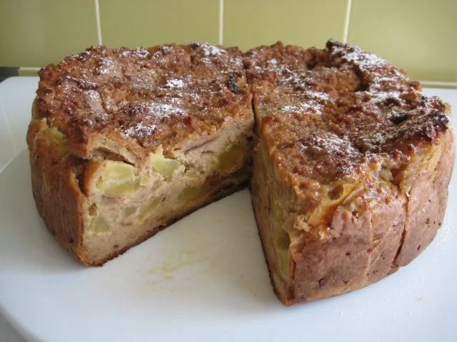 Rezept: Brotkuchen oder Auflauf mit Äpfel Brotkuchen oder Auflauf mit Äpfel - Rezept