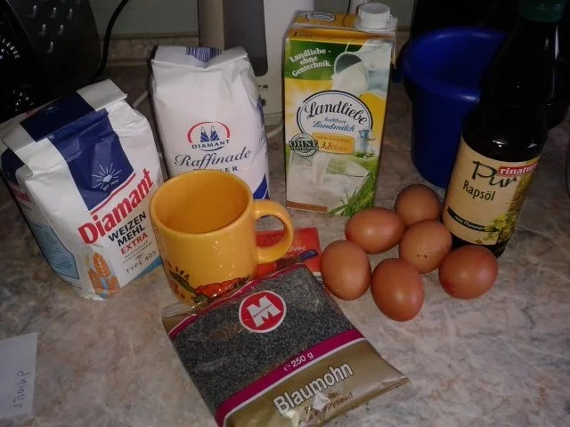 Rezept: MOHNKUCHEN mit SAHNE-SCHMAND und SCHOKOLADENÜBERZUG Bild Nr. 2 MOHNKUCHEN mit SAHNE-SCHMAND und SCHOKOLADENÜBERZUG - Rezept - Bild Nr. 2