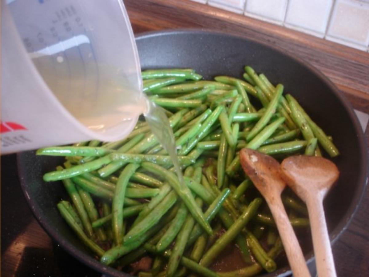 Brathähnchen mit Spargel und grüne Bohnen mit Knoblauch - Rezept - Bild Nr. 14