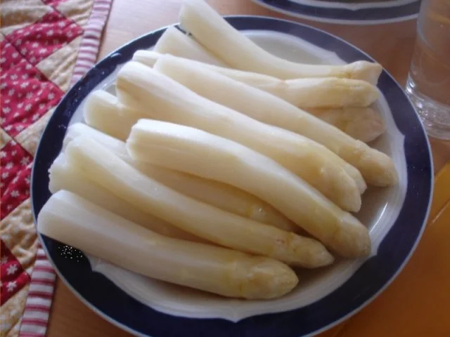 Brathähnchen mit Spargel und grüne Bohnen mit Knoblauch - Rezept - Bild Nr. 16