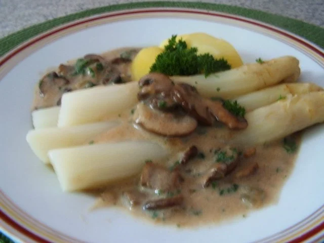 Rezept: Spargel mit Pilzrahm Bild Nr. 2 Spargel mit Pilzrahm - Rezept - Bild Nr. 2