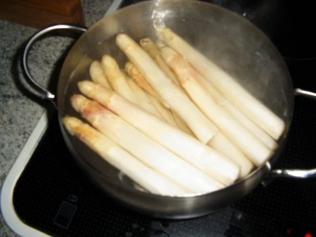 Rezept: Spargel mit Pilzrahm Bild Nr. 4 Spargel mit Pilzrahm - Rezept - Bild Nr. 4