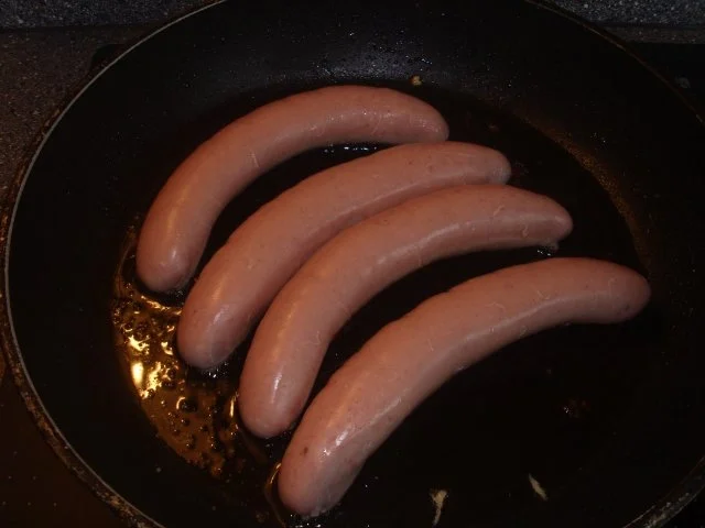 Rezept: Käsige Bratwürste Bild Nr. 3 Käsige Bratwürste - Rezept - Bild Nr. 3