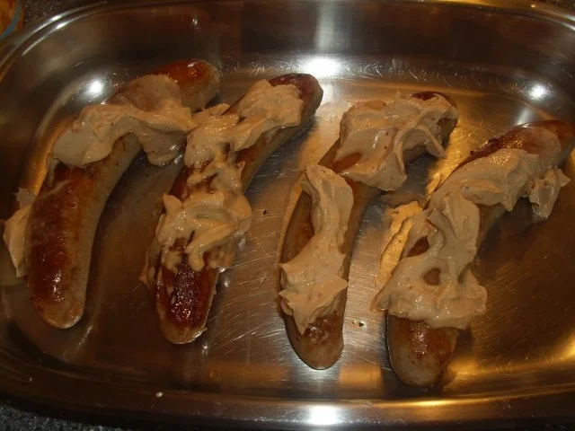 Rezept: Käsige Bratwürste Bild Nr. 5 Käsige Bratwürste - Rezept - Bild Nr. 5