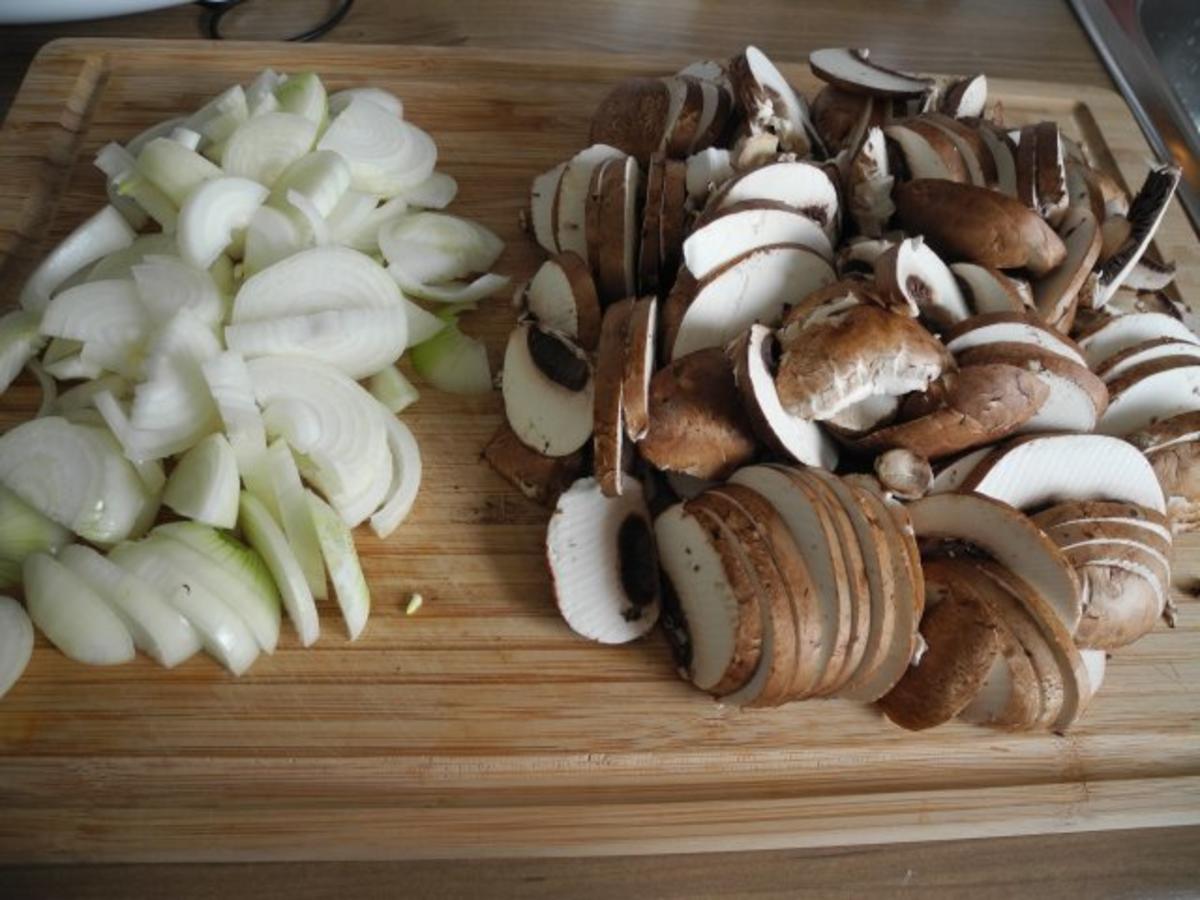 Vegan : Gebratene Petersilien - Polenta mit Dürrpflaumen - Zwiebel - Champignons - Rezept - Bild Nr. 11