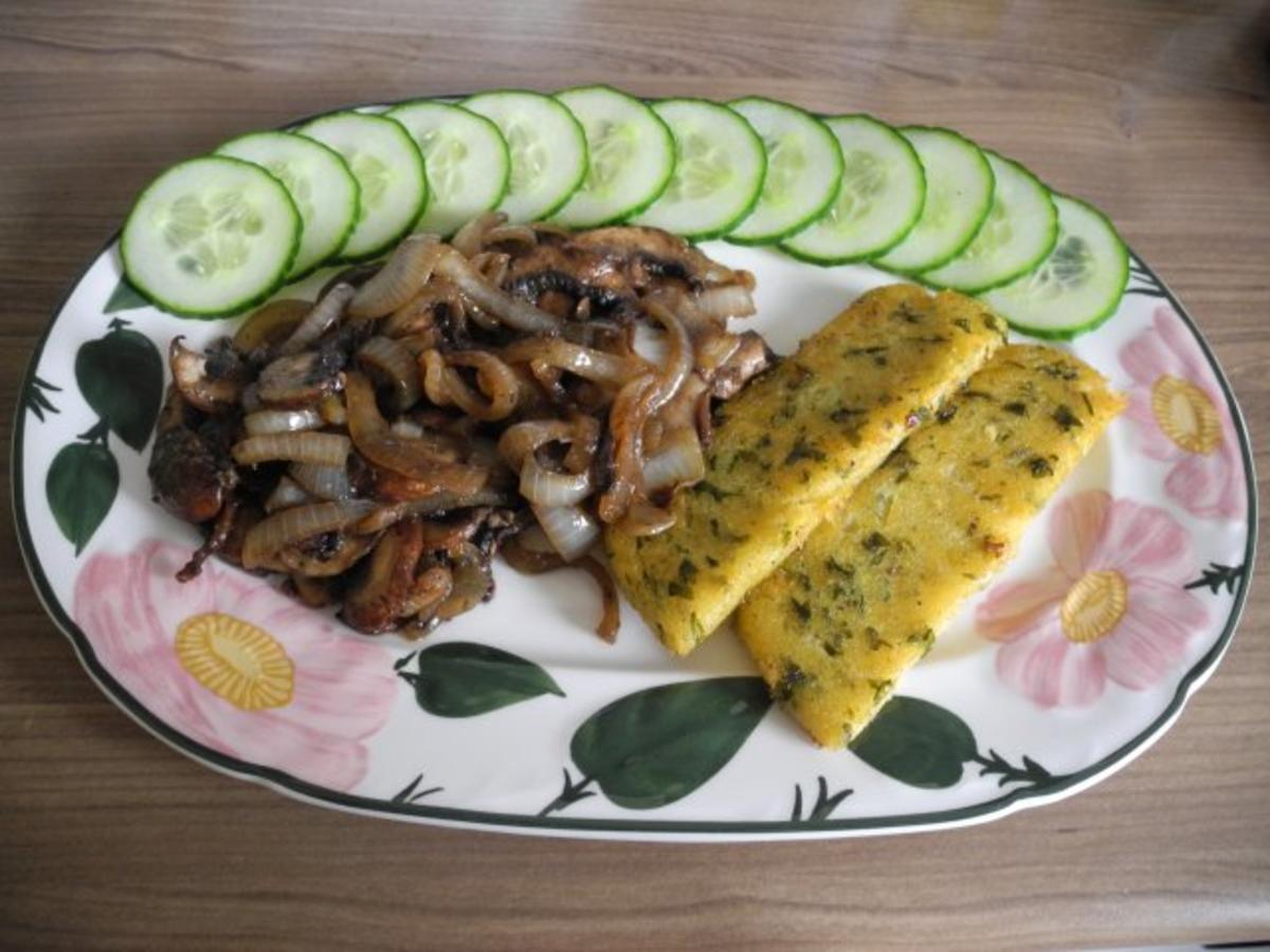 Bilder für Vegan : Gebratene Petersilien - Polenta mit Dürrpflaumen - Zwiebel - Champignons - Rezept