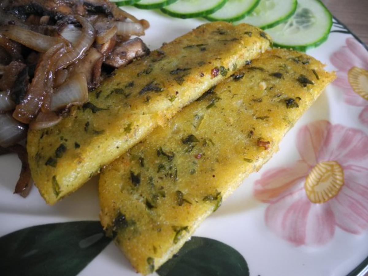 Vegan : Gebratene Petersilien - Polenta mit Dürrpflaumen - Zwiebel - Champignons - Rezept - Bild Nr. 2