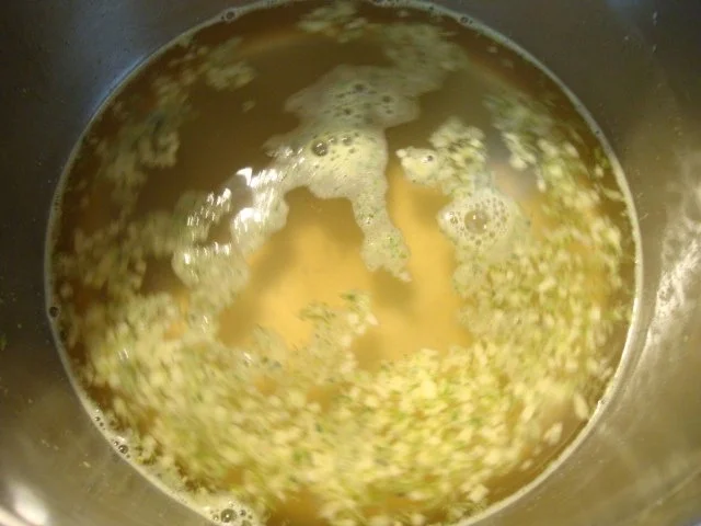 Weißbiersüppchen mit Marktgemüse und gerösteten Weisswurstscheiben - Rezept - Bild Nr. 7