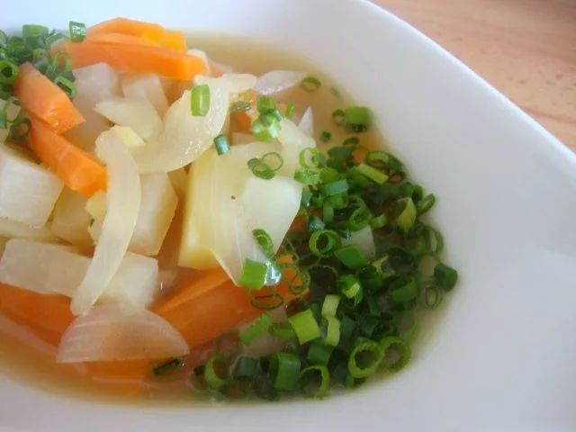 Weißbiersüppchen mit Marktgemüse und gerösteten Weisswurstscheiben - Rezept - Bild Nr. 14