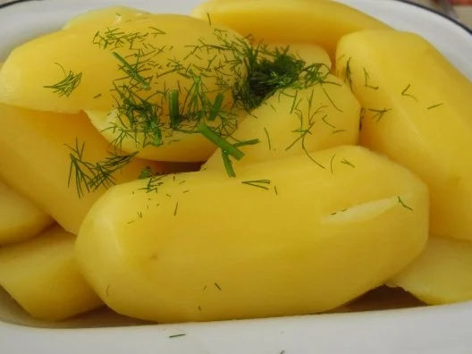 Rezept: Vegan : "Thuringer Vurst" an Spargel mit Salzkartoffeln und geschmorten Zwiebeln Bild Nr. 10 Vegan : "Thuringer Vurst" an Spargel mit Salzkartoffeln und geschmorten Zwiebeln - Rezept - Bild Nr. 10