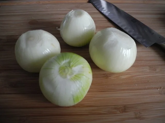 Rezept: Vegan : "Thuringer Vurst" an Spargel mit Salzkartoffeln und geschmorten Zwiebeln Bild Nr. 3 Vegan : "Thuringer Vurst" an Spargel mit Salzkartoffeln und geschmorten Zwiebeln - Rezept - Bild Nr. 3