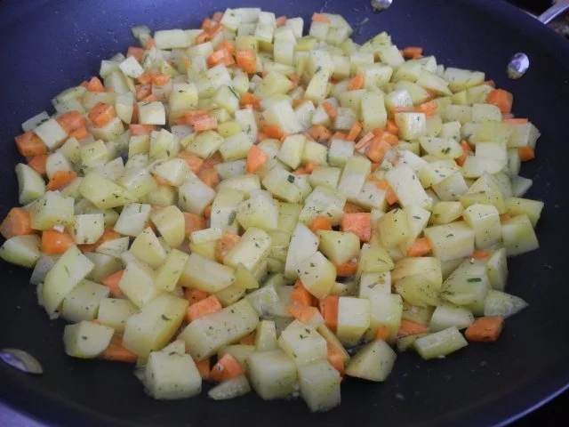 Rezept: Vegan : Gewürfelte Gemüsepfanne Bild Nr. 13 Vegan : Gewürfelte Gemüsepfanne - Rezept - Bild Nr. 13
