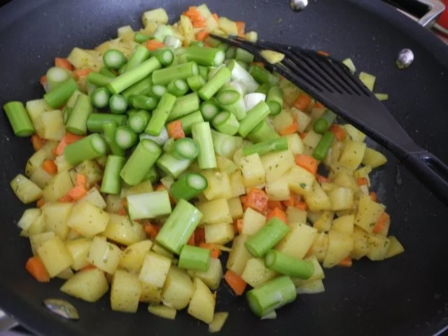 Rezept: Vegan : Gewürfelte Gemüsepfanne Bild Nr. 14 Vegan : Gewürfelte Gemüsepfanne - Rezept - Bild Nr. 14