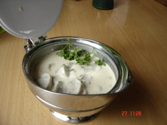 Rezept: Heimi`s schnelle Campignonsauce Heimi`s schnelle Campignonsauce - Rezept