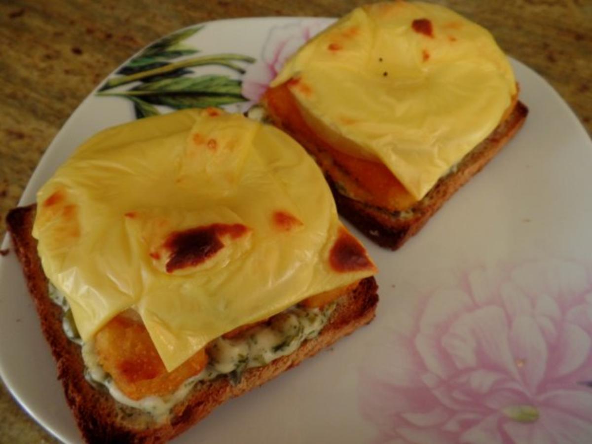 Fischstäbchen-Toast-Hawaii