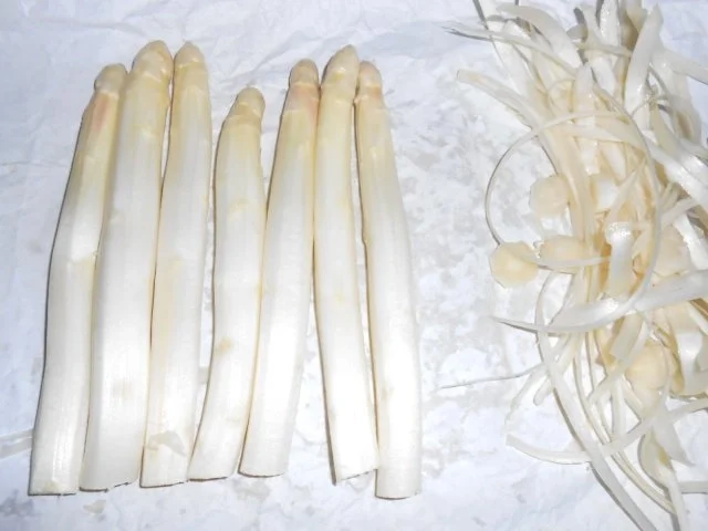 Ofenspargel mit Schinken und fruchtigem Salat - Rezept - Bild Nr. 3