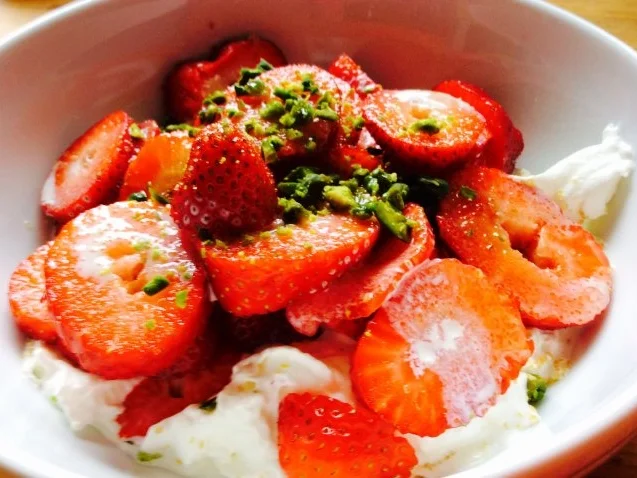 Erdbeeren mit Sahne deluxe - Rezept