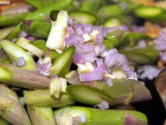 Kartoffel-Spargel-Pfanne mit Kürbiskern-Bouletten - Rezept - Bild Nr. 12