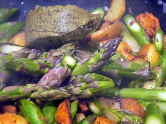 Kartoffel-Spargel-Pfanne mit Kürbiskern-Bouletten - Rezept - Bild Nr. 13