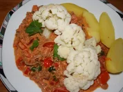 Blumenkohl mit Hackfleisch-Tomaten-Soße - Rezept