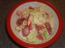 Gurke-Eisberg- Erdbeeren-Chili Salat - Rezept