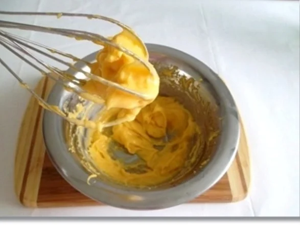 Zweierlei Spargel mit Kräuter Sauce, Drillingen und Lachs-Rose dazu - Rezept - Bild Nr. 15