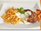 Rezept: Rinderschnitzel mit Kräuter Sauce und Wellenschnitt Pommes dazu Rinderschnitzel mit Kräuter Sauce und Wellenschnitt Pommes dazu - Rezept