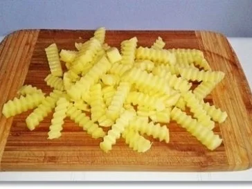 Rezept: Rinderschnitzel mit Kräuter Sauce und Wellenschnitt Pommes dazu Bild Nr. 10 Rinderschnitzel mit Kräuter Sauce und Wellenschnitt Pommes dazu - Rezept - Bild Nr. 10