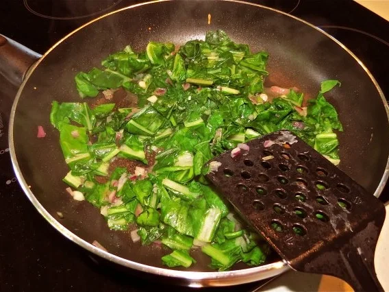 Pfannkuchen mit Lachs und Mangold - Rezept - Bild Nr. 3