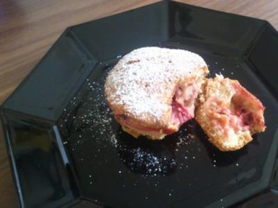 Gedeckte Erdbeer-Rhabarber Muffins - Rezept