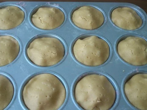 Gedeckte Erdbeer-Rhabarber Muffins - Rezept - Bild Nr. 3