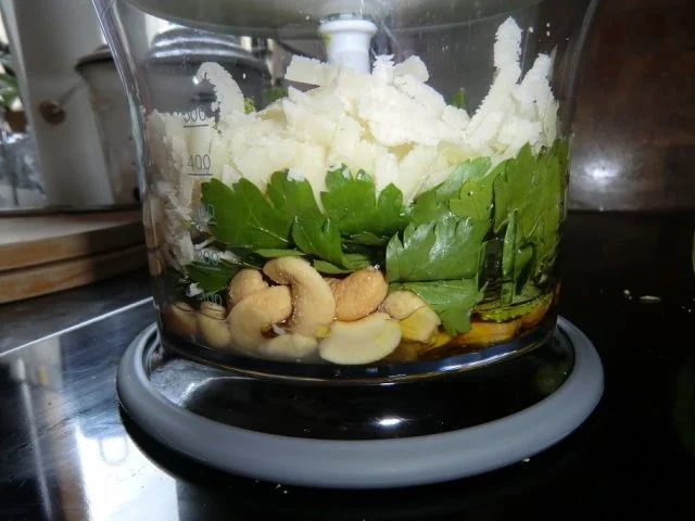 Spaghetti mit Limettenpesto und Hähnchen - Rezept - Bild Nr. 2