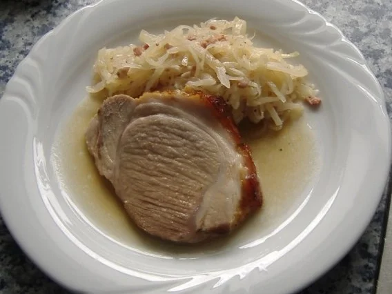 Rezept: Schweinekrustenbraten mit Krautsalat Schweinekrustenbraten mit Krautsalat - Rezept