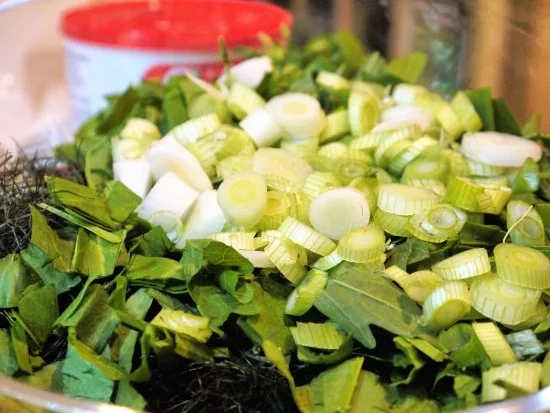 Rezept: Wilder Salat mit frittierten Wachteleiern Bild Nr. 18 Wilder Salat mit frittierten Wachteleiern - Rezept - Bild Nr. 18