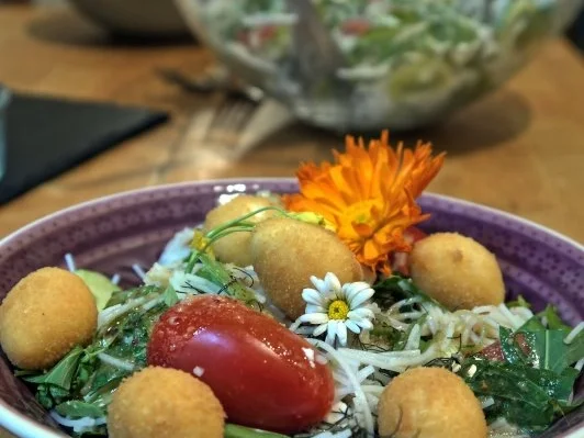 Rezept: Wilder Salat mit frittierten Wachteleiern Bild Nr. 25 Wilder Salat mit frittierten Wachteleiern - Rezept - Bild Nr. 25