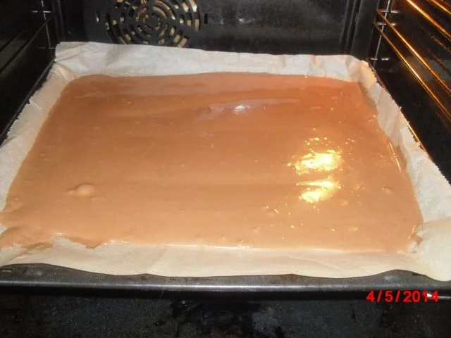 Rezept: Schoko-Biskuit-Rolle mit Sahne und Erdbeer-Füllung Bild Nr. 5 Schoko-Biskuit-Rolle mit Sahne und Erdbeer-Füllung - Rezept - Bild Nr. 5