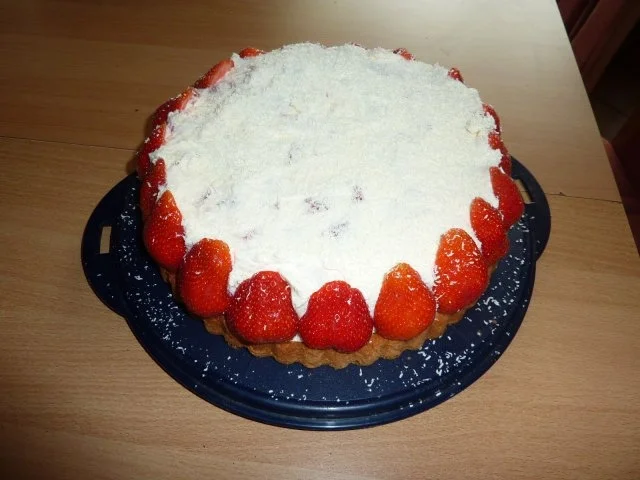 Rezept: Torten: Erdbeertorte mit Schmand Bild Nr. 7 Torten: Erdbeertorte mit Schmand - Rezept - Bild Nr. 7