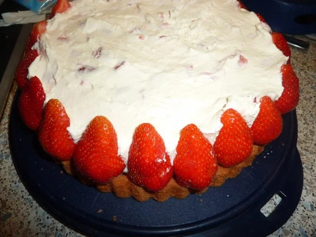 Rezept: Torten: Erdbeertorte mit Schmand Bild Nr. 3 Torten: Erdbeertorte mit Schmand - Rezept - Bild Nr. 3