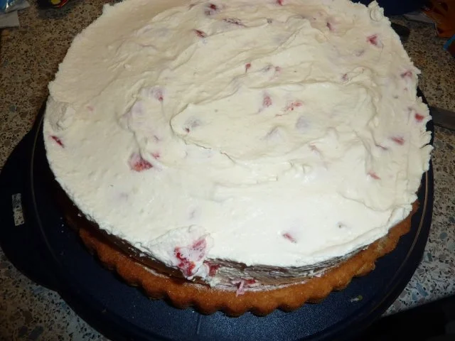 Rezept: Torten: Erdbeertorte mit Schmand Bild Nr. 2 Torten: Erdbeertorte mit Schmand - Rezept - Bild Nr. 2